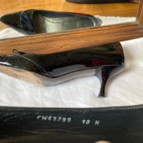 Stuart Weitzman 2 1/2" Kitten Heel black Patent Leather Size 9 1/2 " N - Picture 5 of 12